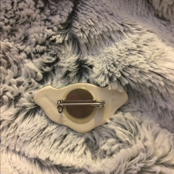 ☘️💚 VTG 1970s Ceramic Claddagh Brooch - Picture 2 of 2